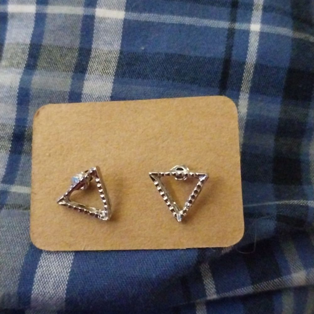 Triangle studs
